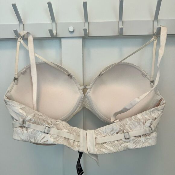 Beautiful Victoria’s Secret Bra - Worn 2x - Picture 2 of 7